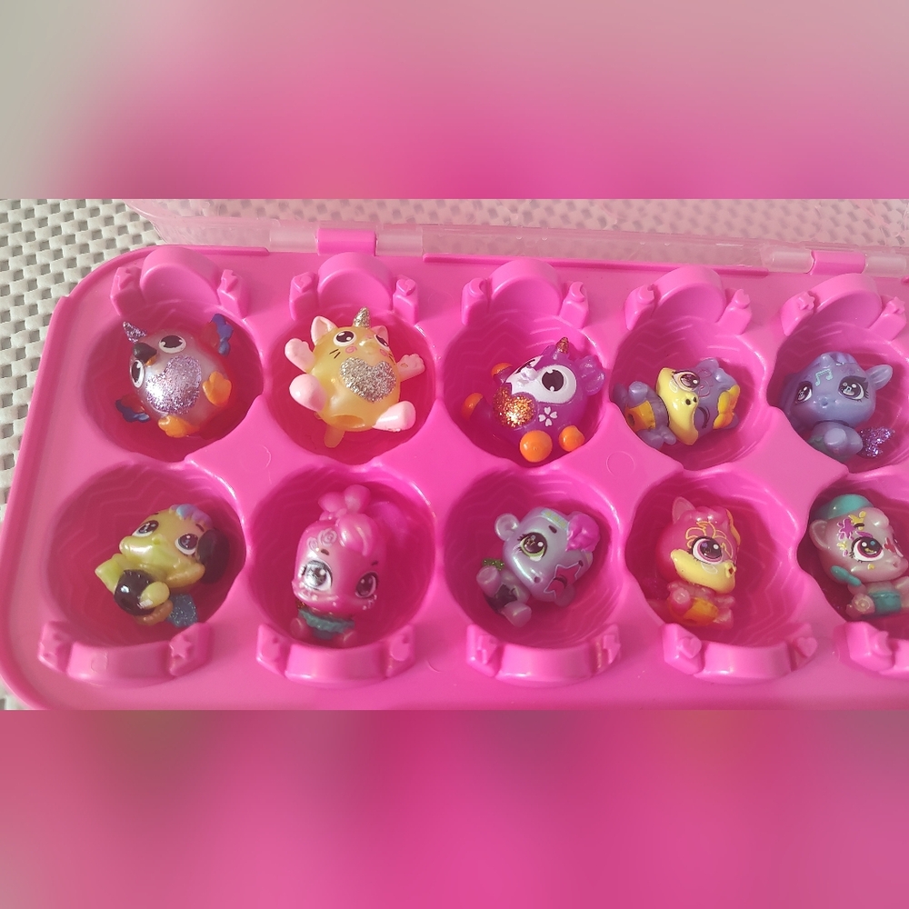 Hatchimals Bundle in Container - Picture 2 of 6